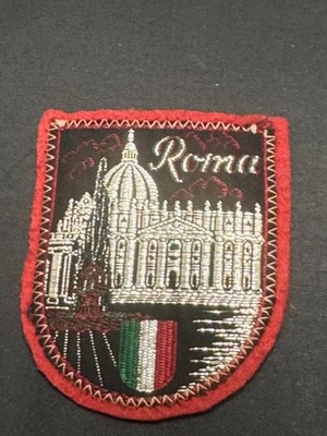 F-075 Vintage Rome Italy Basilica San Pietro Metallic Silver Red Felt Souvenir