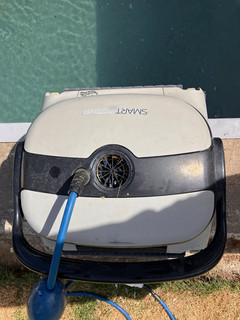 Dolphin Smart Active Poolroboter Maytronics Schwimmbadreiniger Weiß/Schwarz