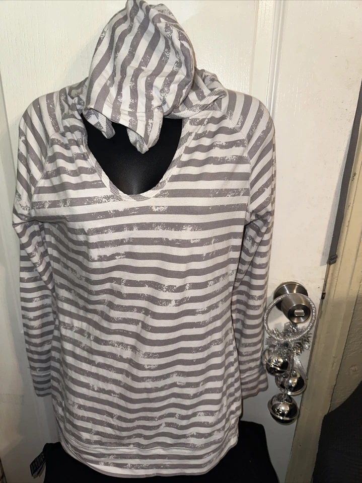 Sudadera con capucha Soybu para mujer manga larga tono gris medio a rayas Foto 3 de 4