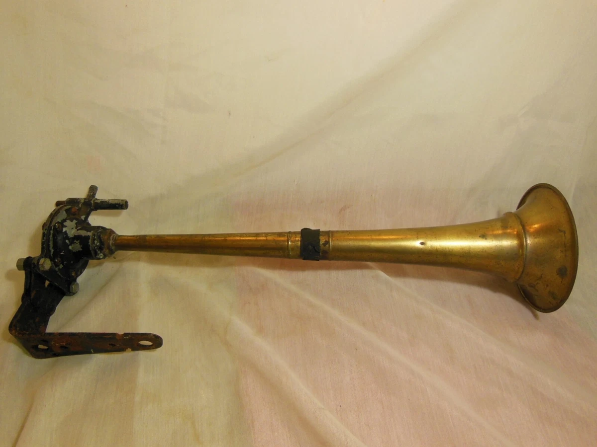 Vintage Trumpet Horn Brass Truck Auto EA Laboratories 19