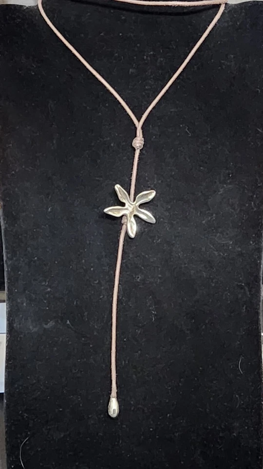 Uno de 50 Silver Plated Flower Leather Bolo style Adjustable Necklace. - Image 2 of 4