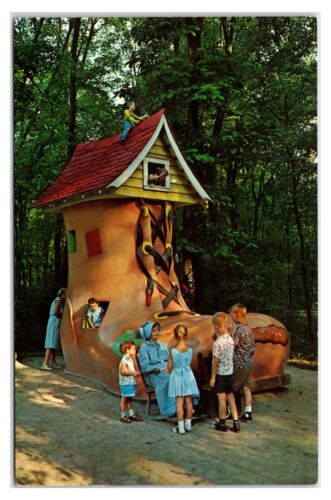 VTG 1960s - Old Lady In Boot Story Book Forest - Ligonier, Pennsylvania Postcard - Picture 1 of 2