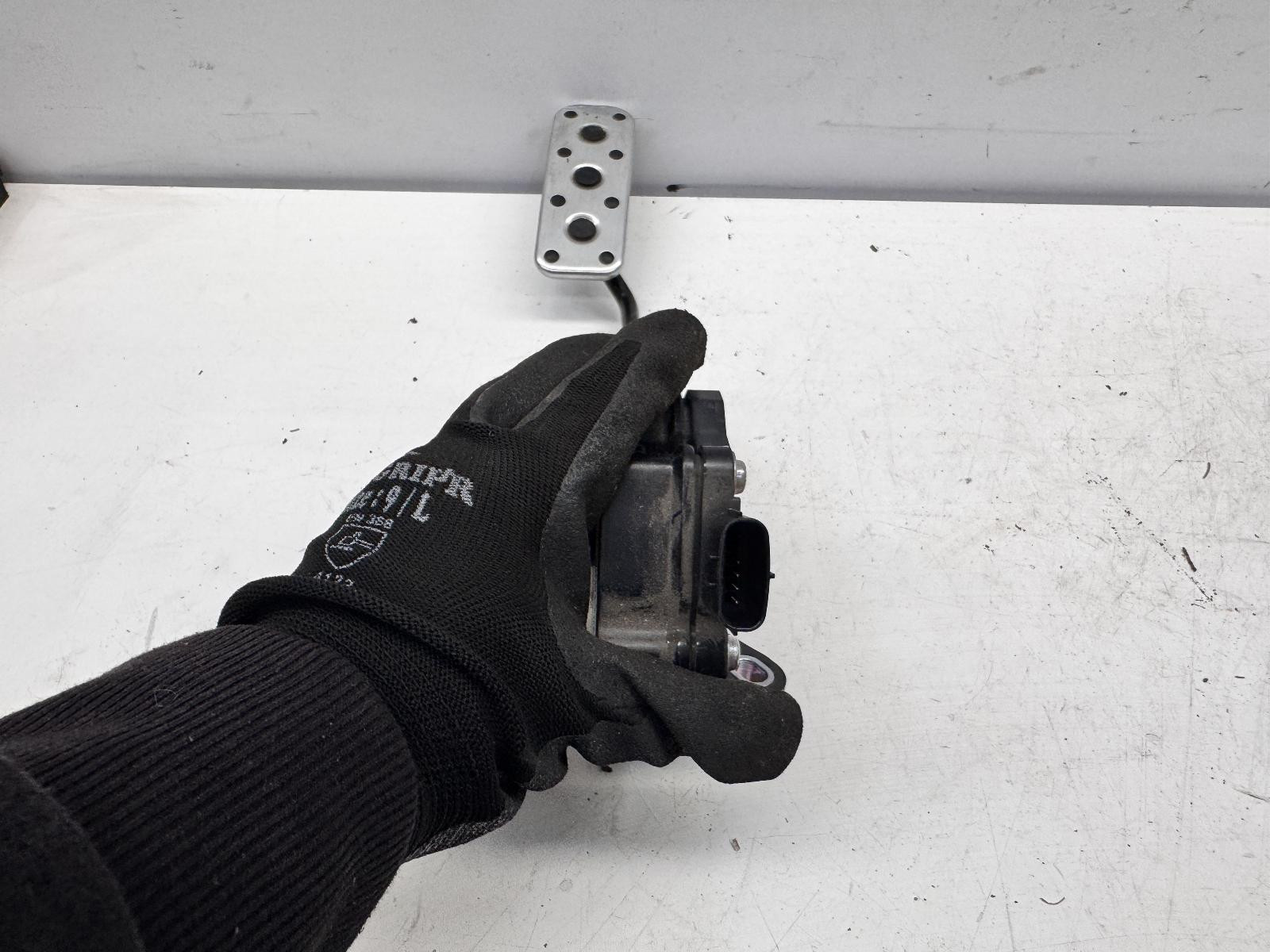 Lexus CT200H Accelerator Pedal ZWA10 03/2011-10/2022 - thumbnail 2