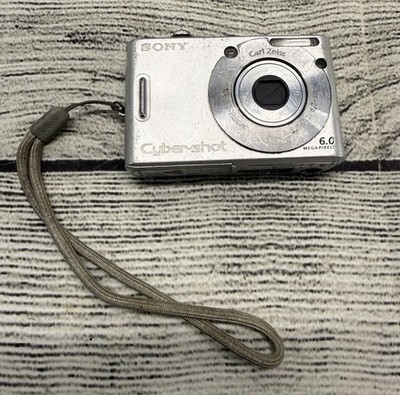 Sony Cyber-Shot DSC-W30 6.0MP Digital Camera Silver Carl Zeiss