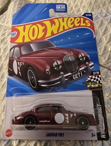 2025 Hot Wheels HW RACE DAY 2/10 Jaguar MK1 75/250-New