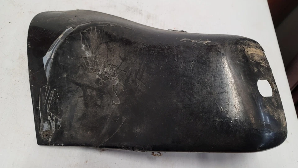 Parachoques trasero derecho Porsche 944 1984 pieza final  Foto 2 de 4