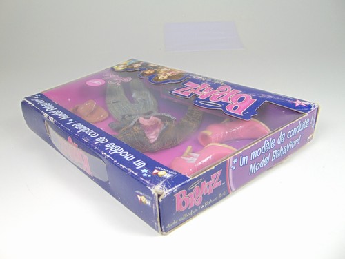 lot 4 tenu vêtement chaussures bratz vintage 2003 scellée - Foto 17 di 18