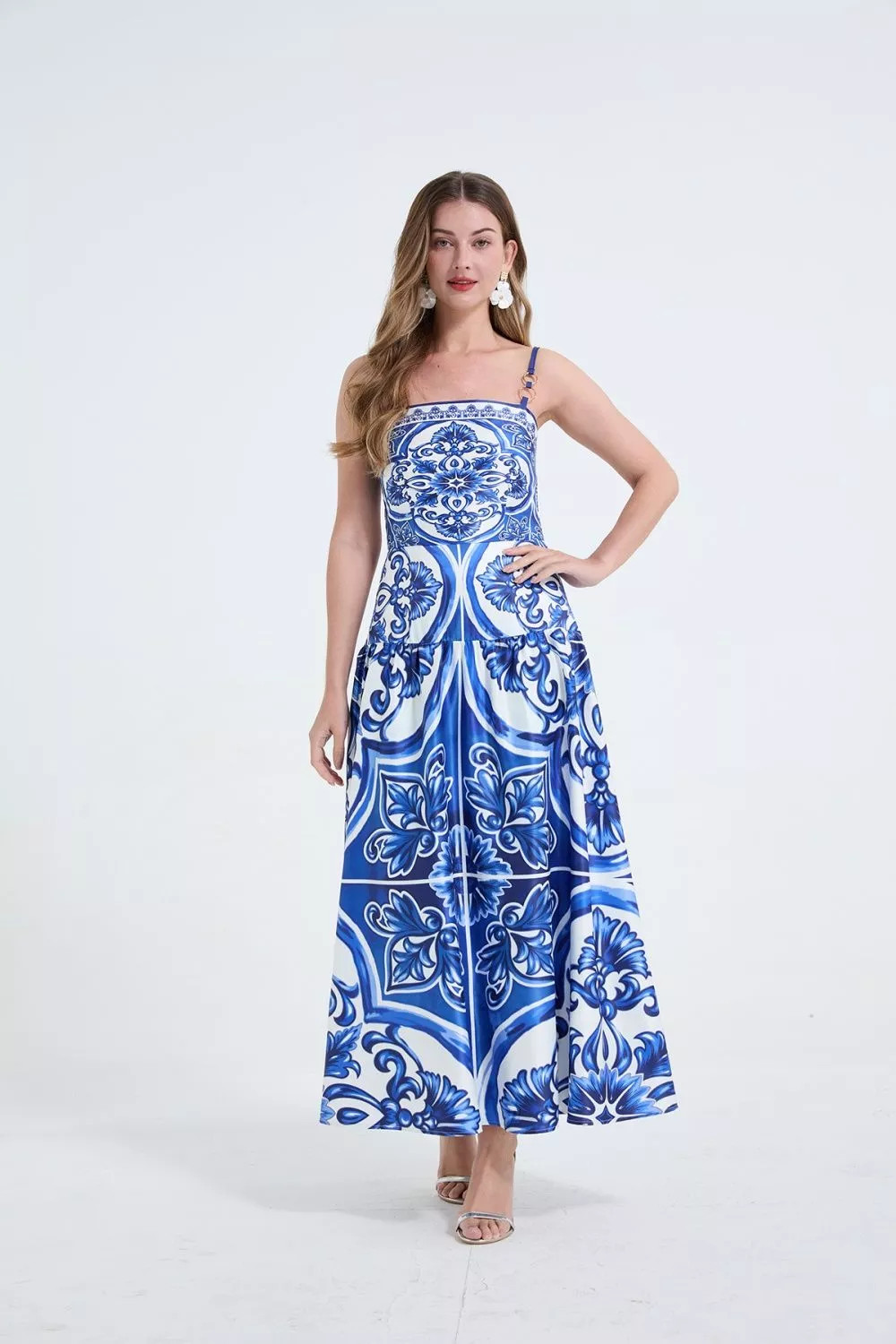 Vestido Largo Estampado Azul Con Tirantes Finos Y Falda Ancho Elegante CF64910