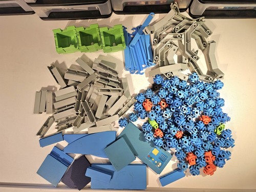 1980s Fisher-Price Construx Imagination Series Parts w/ Vintage Case - Picture 3 of 6