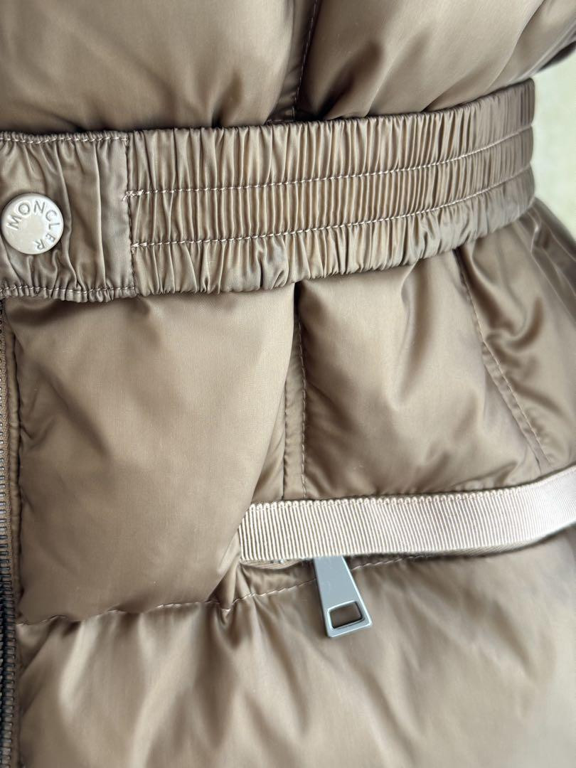 Moncler Boed Down Jacket Camel Beige Real Fur Size 41cm Used Moncler Boed Down Jacket Camel Beige Real Fur Size 41cm Used