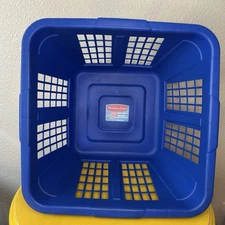 VTG 1988 Rubbermaid Square 3/4 Bushel Laundry Basket 2972  Blue Made in USA