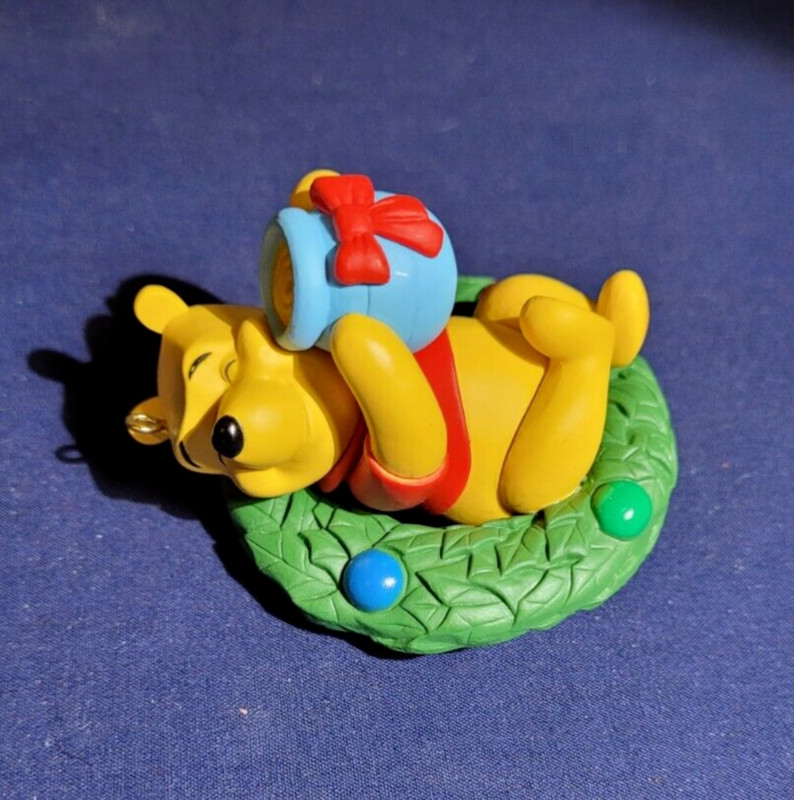 "A Hunny of a Holiday" Christmas Pooh Wreath Ornament Hallmark 2013