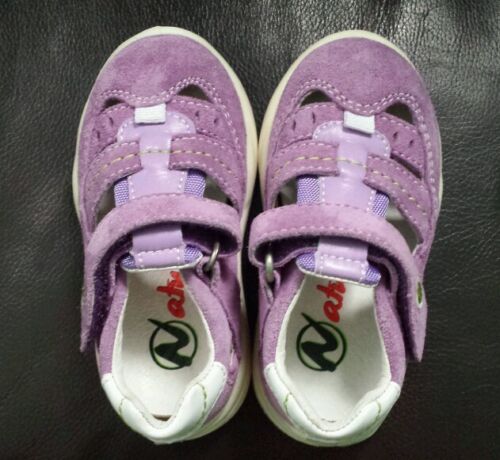 Chaussures en daim cuir NATURINO bébé tout-petit filles violet UE 20 US 4 suppositoire arc neuf - Photo 1/6