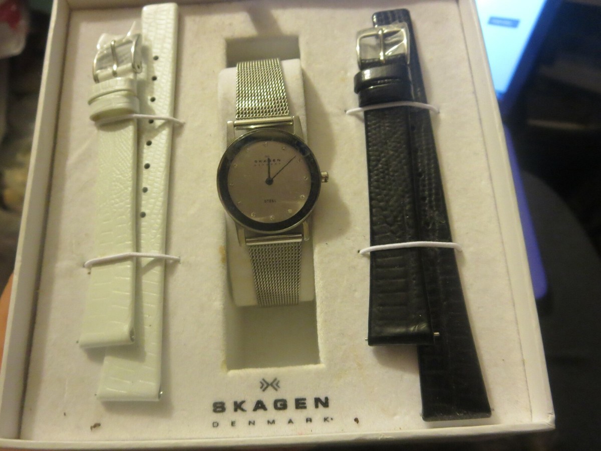 SKAGEN DENMARK 39SSSD LADIES WATCH SKAGEN DENMARK 39SSSD LADIES RHINESTONE MESH WATCH... | Depop main image 3