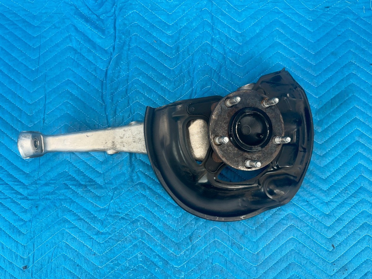 Lexus LS430 Front Driver's Side Knuckle Spindle w/ Hub & Shield
