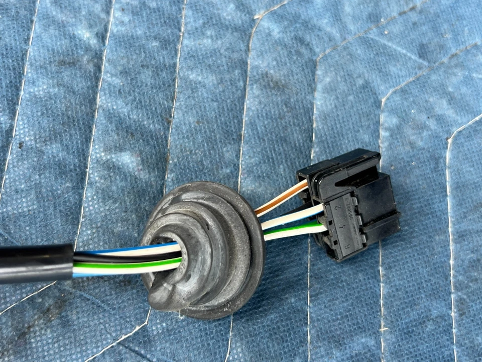 1998-2000 Volvo S70 V70 XC Passenger Right RH Side Mirror Assembly OEM #3109EM - Image 4 of 4