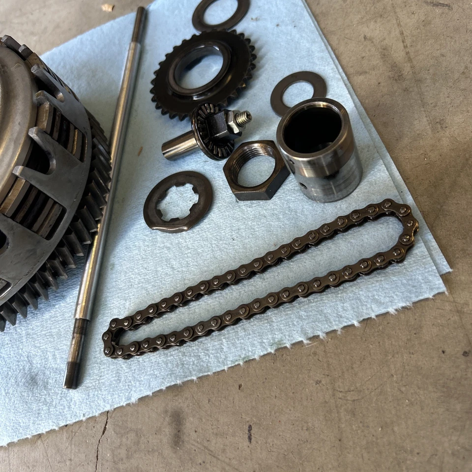 Conjunto de cesta de embrague con placas Suzuki GW250 2013-2017 Foto 3 de 4