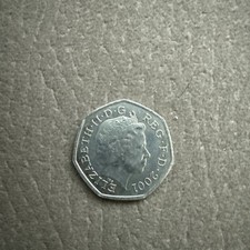 2001 United Kingdom 50 Fifty Pence Elizabeth Britannia Lion Actual Coin