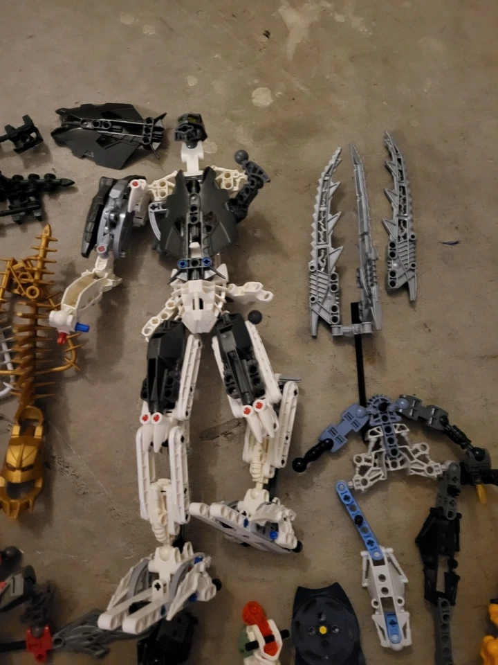 Lego Bionicles And Hero Factory Technic Lot Bundle 8699 Takanuva Parts 5 Pounds+ - Image 2 of 4