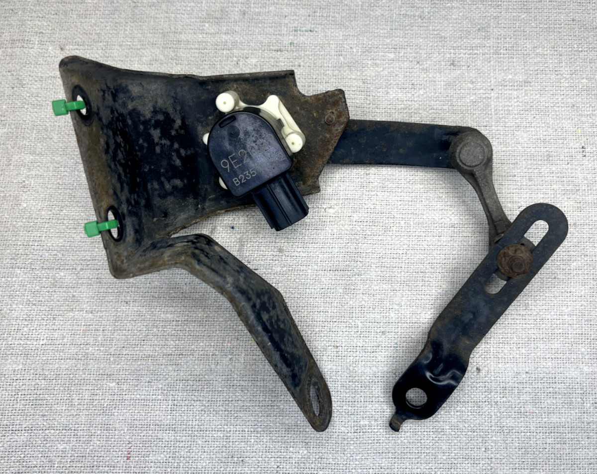 06-15 LEXUS IS250C IS350C ISC SENSOR HEIGHT CONTROL REAR LEFT OEM 89408-30130