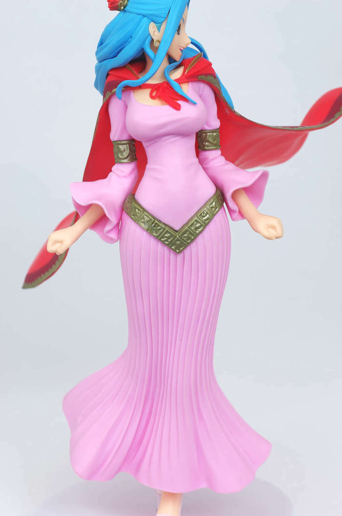ONE PIECE NEFERTARI VIVI フィギュア 51j5dVtu-zL._UF350,350_QL50_.jpg
