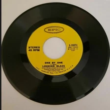 Looking Glass - One by One - Epic (45RPM 7 SINGLE)(J605) VG 45