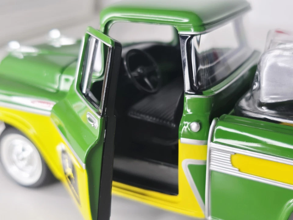 SpecCast - John Deere - 1957 Chevy Pickup & Lawn Tractor - 1:25 Diecast - Image 3 of 4