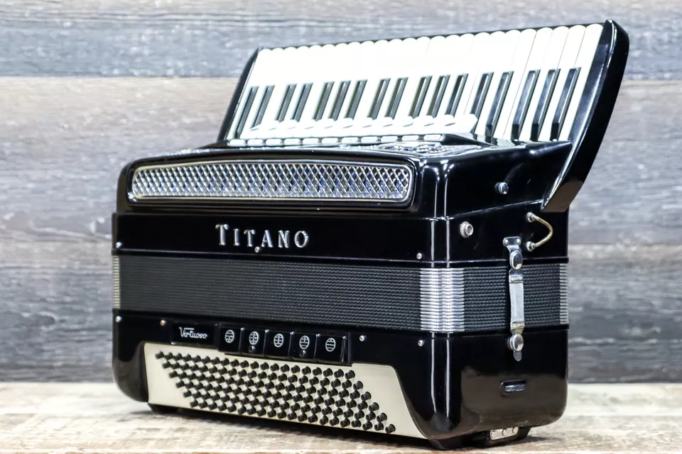 Titano Model Virtuoso 120-Bass 41-Key 11-Treble Switch Piano Accordion w/Case - Image 2 of 4