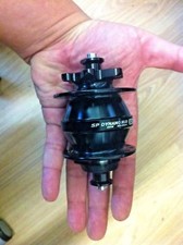 Mozzo Anteriore Shimano Metrea Dynamo - 12x100 Mm, Freno A Disco, Nero, 32 Fori