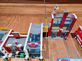 LOT OF 2 LEGO CITY FIRE STATION 7208 & OFF ROAD FIRE TRUCK & FIRE BOAT 7213