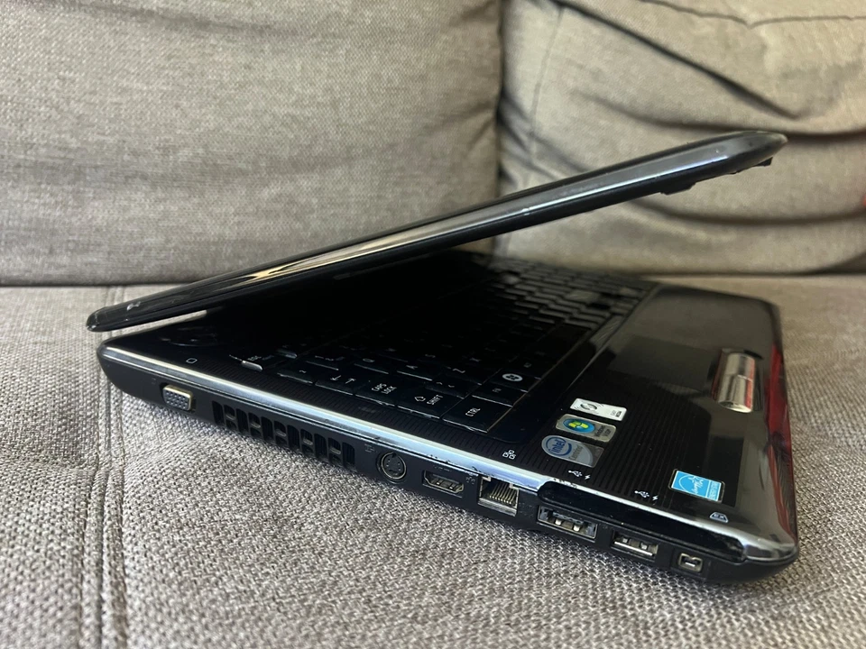 Toshiba Satellite P300 - Intel T6400 - ATI HD 3650, 4GB, 320GB, Windows 7 - Immagine 3 di 4