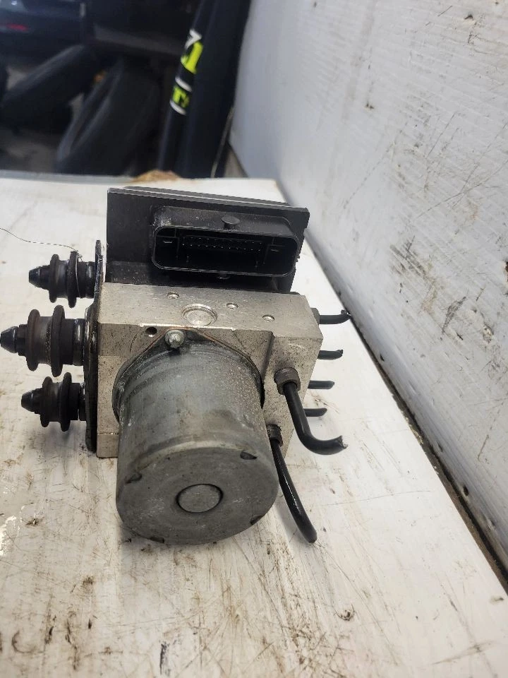 Anti-Lock Brake Part AWD Quattro Convertible Opt 1AT Fits 10-12 AUDI A5 1660928 - Image 2 of 4