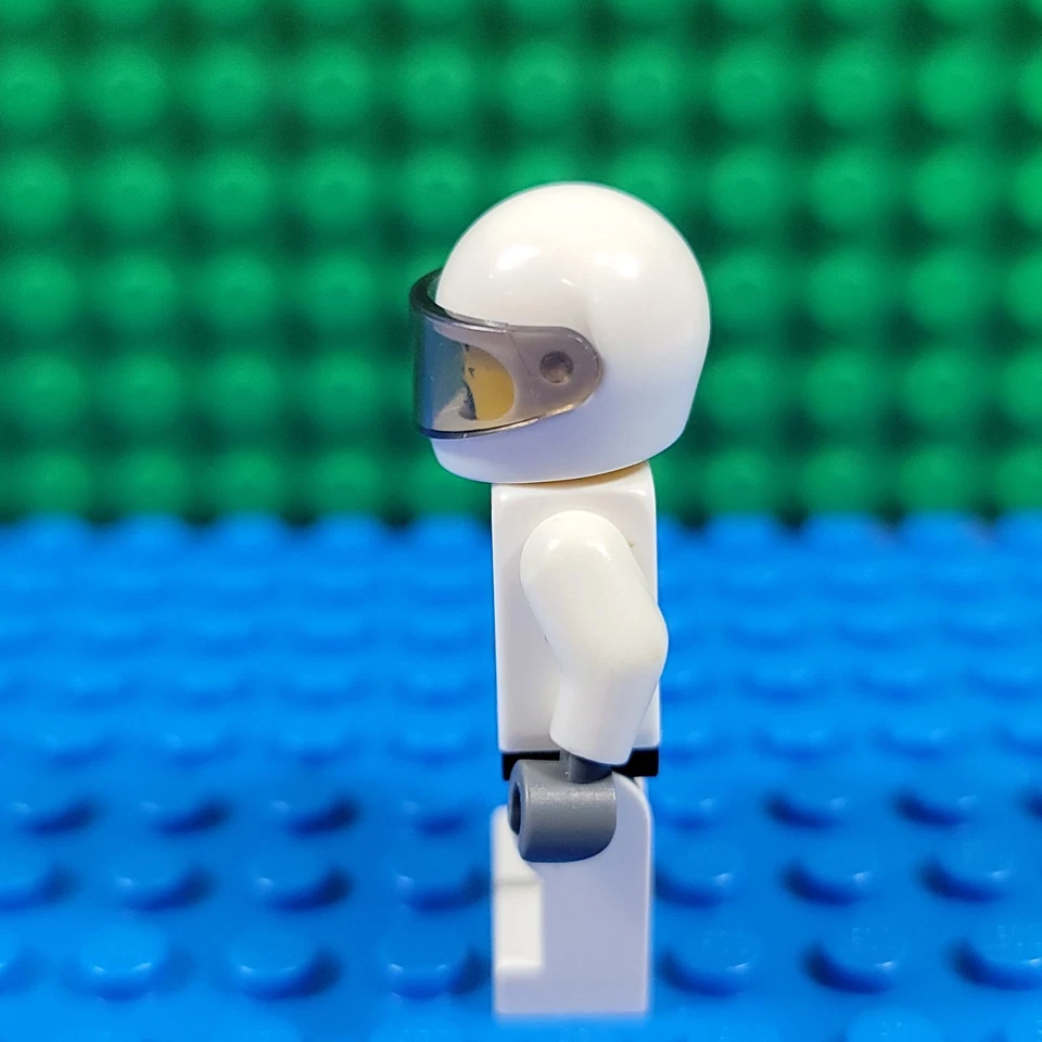 LEGO City Space Shuttle Astronaut Minifigures Helmet Parts Lot cty0568 twn303 - Image 3 of 4