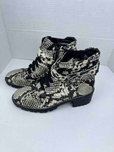 Women's BCBGeneration BCBGMAXAZRIA Nubi Lug Sole Combat Boot Size 8 Snake Skin - Picture 2 of 10