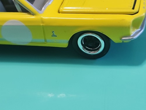 Johnny Lightning 1:64 Ford Diecast Car 1968 Shelby GT-500 Yellow Limited Edition - Picture 4 of 12