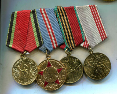 Sowjetunion: 4 Medaillen an Spange (555) - Bild 1 von 2
