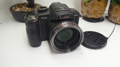 【美品】Lumix FZ38 デジタルカメラ Panasonic セット Panasonic LUMIX DMC-FZ38 12.1MP Digital Camera - Black for sale