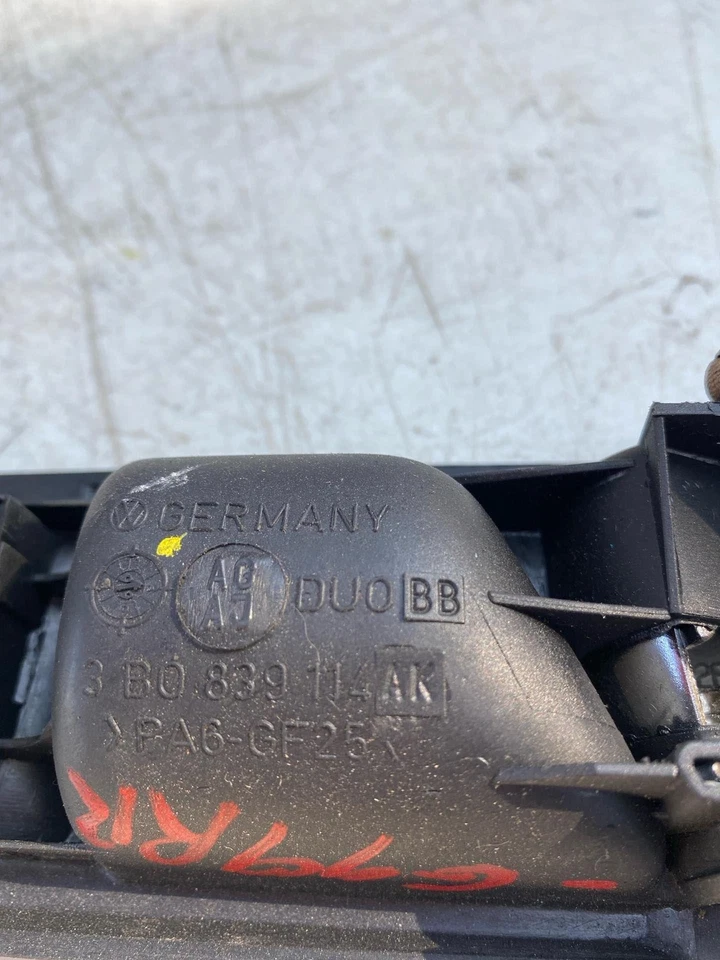 Manija de puerta trasera interior Volkswagen Passat 1998-2001 con altavoz pasajero derecho Foto 4 de 4