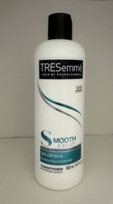TRESemm  Silky  Smooth Anti-Frizz Conditioner for Frizzy Hair 16.91 oz