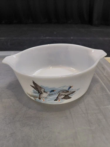 Vintage JAJ Pyrex Bowl Wildfow Flying Ducksl Pattern 1960s Good Condition
