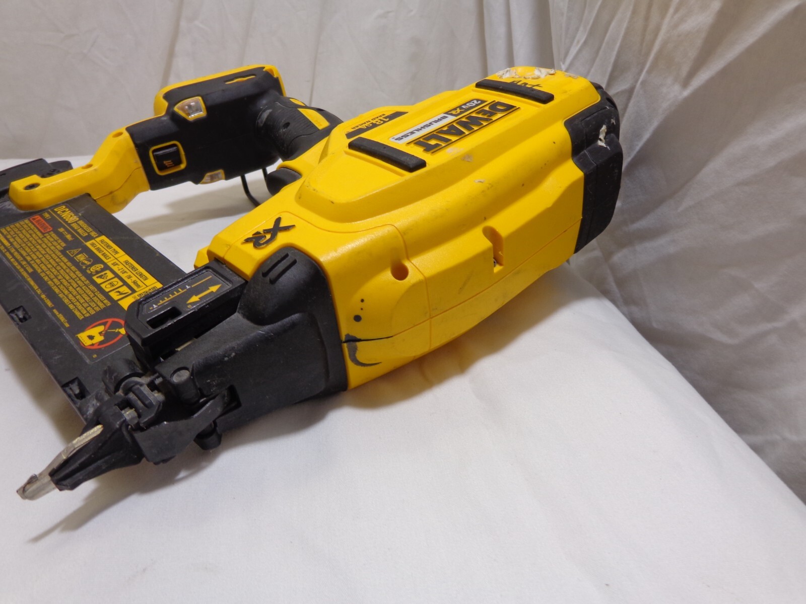 DEWALT 20V MAX XR BRUSHLESS 18GA BRAD NAIL GUN KIT , MODEL DCN680 eBay
