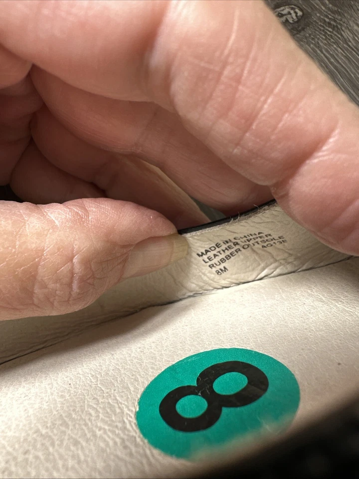 Michael Kors Negro Charol Logo Dorado Punta Puntera Pisos 8M Usado En muy buen estado Foto 4 de 4