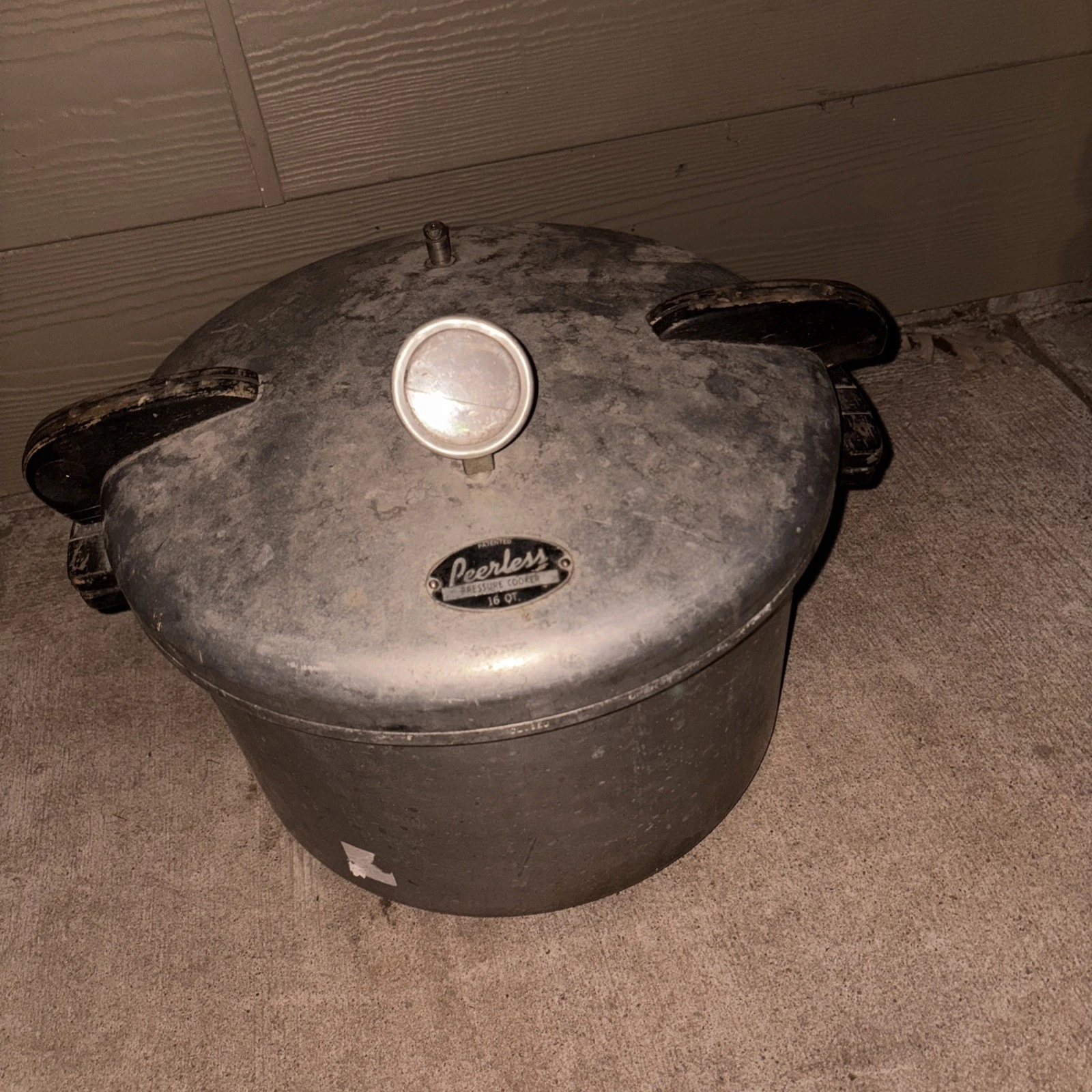 Vintage Peerless 16qt Pressure Cooker/Fully Functional/
