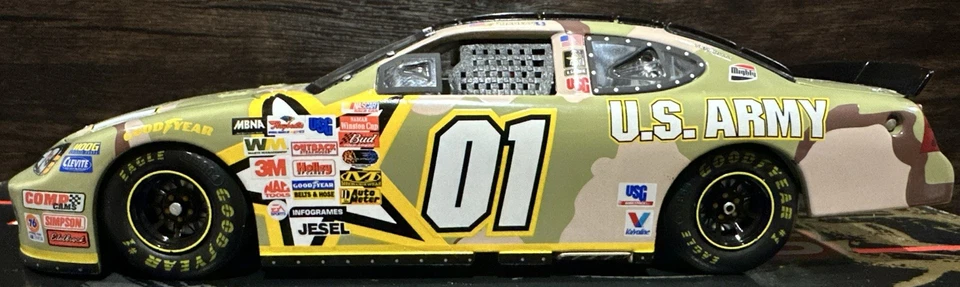 2003 Jerry Nadeau US ARMY Camo Pontiac 1/24 Team Caliber Owner’s Series Nascar - Image 2 of 4