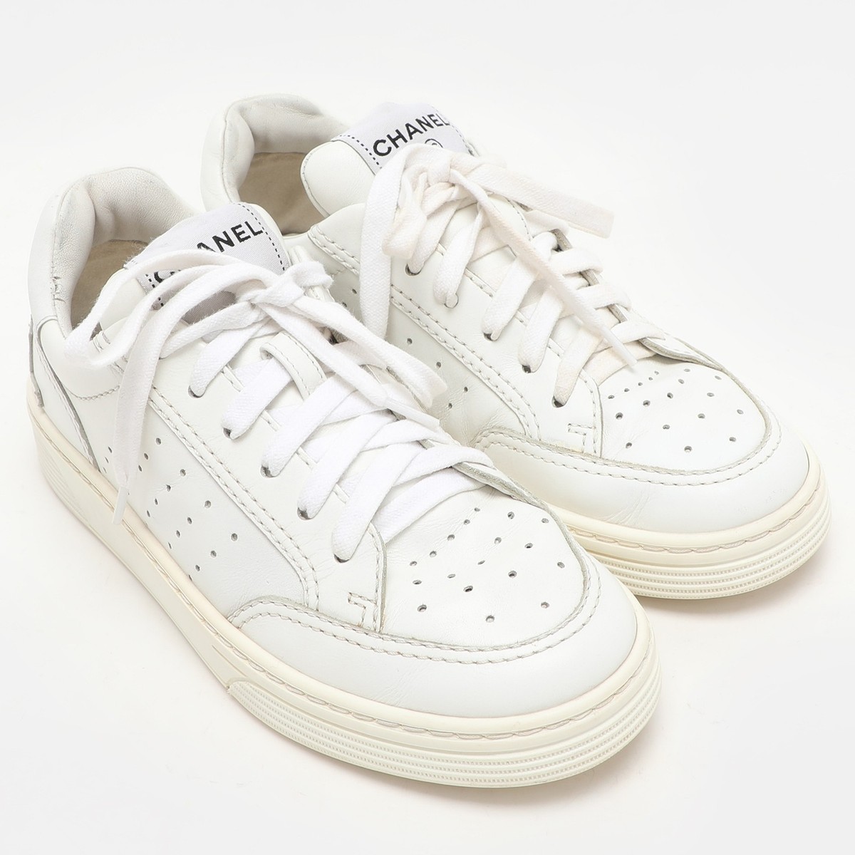シャネル  36.5 Chanel White Perforated Leather Low Top Sneakers Size 36.5