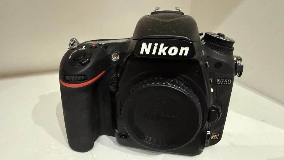 Nikon D750 12,1 MP SLR-Digitalkamera Händler - Bild 1 von 3