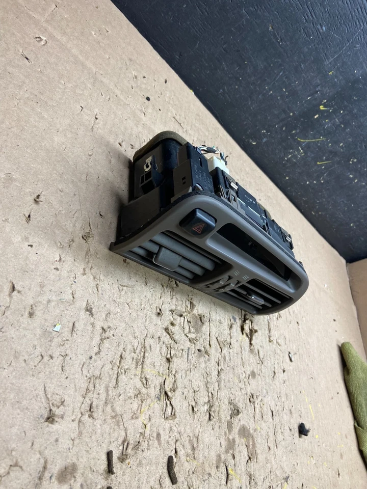 1998 to 2005 Lexus GS300 GS400 Center Air Vent Bezel Trim OEM t8461 DG - Image 2 of 4