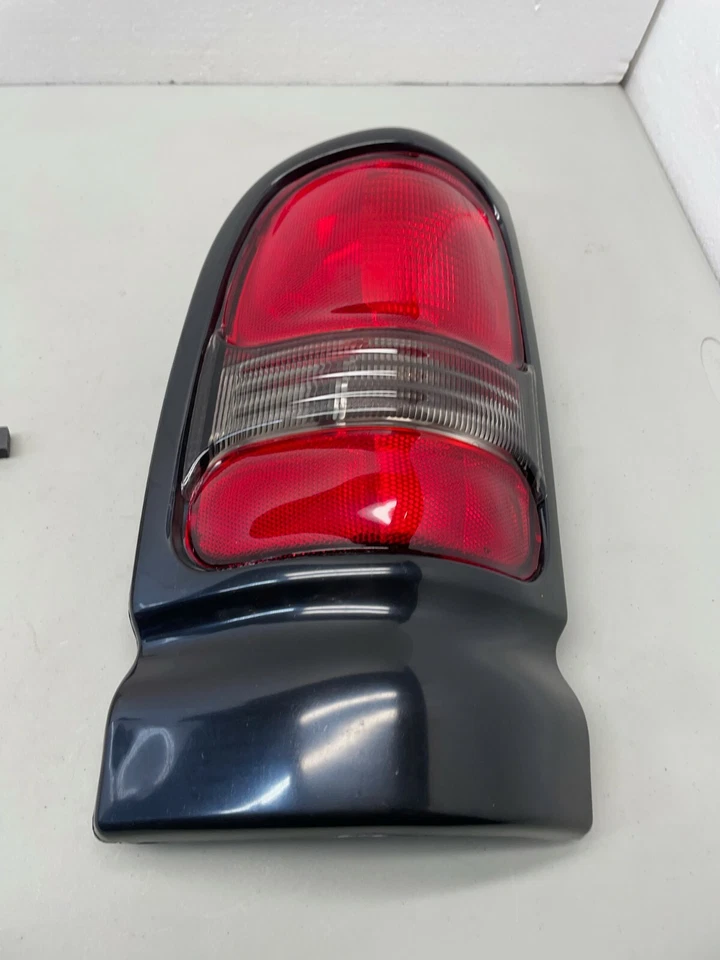 DEPO - BLACK Taillight / Bezel LH LEFT Driver Side for 1994-01 Ram 1500 Sport - Imagem 2 de 4