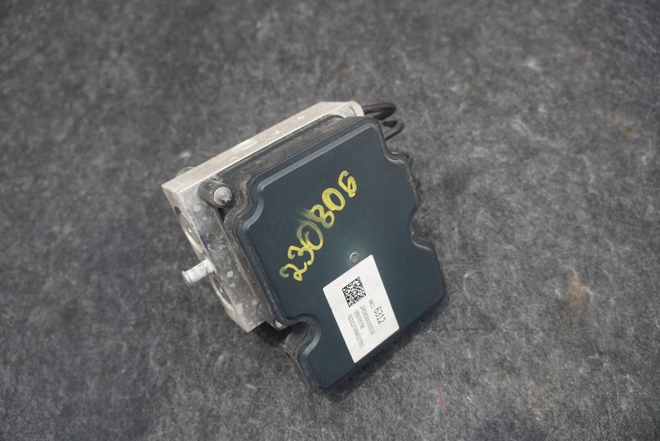 Anti Lock Brake ABS Pump Module 84984566 23320257 OEM Chevrolet Corvette C7 2017 - Image 3 of 4