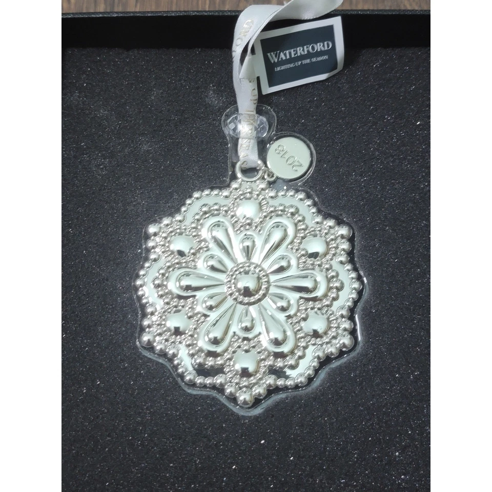 Waterford Up The Season 2018 Copo de Nieve Plata Adorno de Navidad Decoración Foto 2 de 4